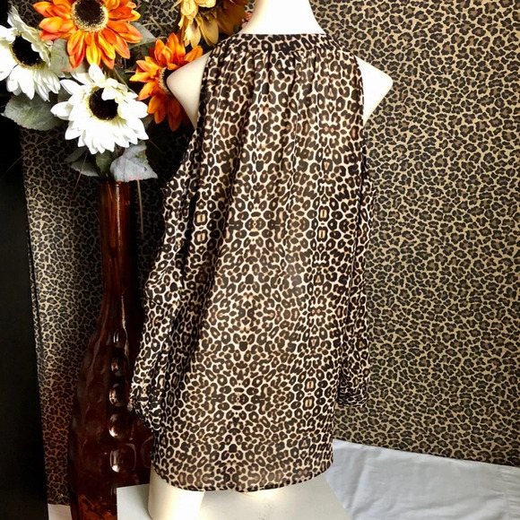 🦋B2G1🦋NICOLE MILLER Leopard Cold Shoulder Button Down Top M - Picture 4 of 8
